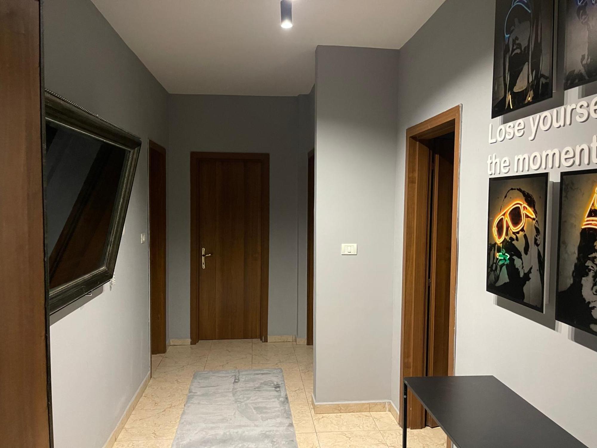 Super House 2 Blloku - 3 * Tirana